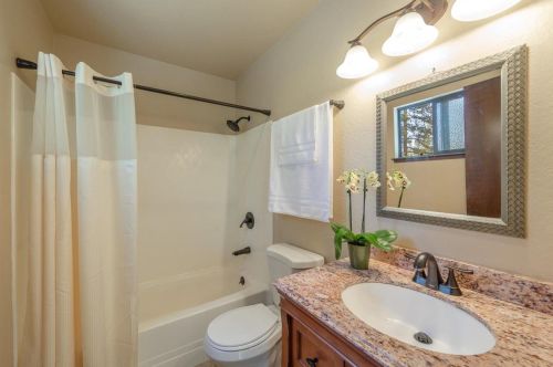 10132 Jeffery Pine Rd, Truckee CA  96161-8104 exterior