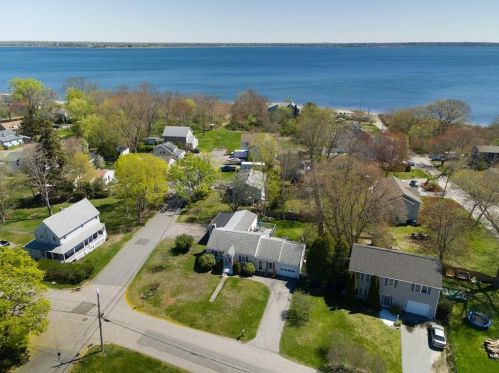 82 Ocean Ave, Warwick, RI 02889-5244