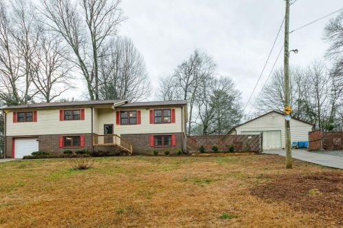 142 River Ct, Holly Springs, GA 30188