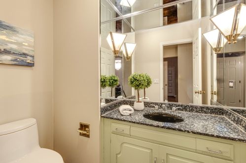 1020 Summit Dr, Bannockburn IL  60015-1823 exterior