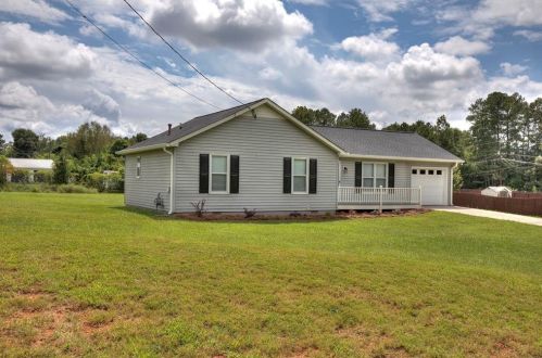 19 Winter Wood Dr, Taylorsville, GA 30178-1588