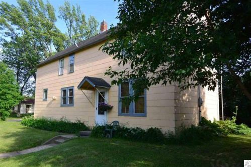3003 6th Ave, Hibbing, MN 55746-2537