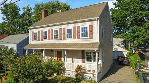 27 Camden St, Milford, CT 06461-4019