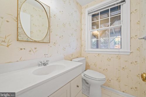 14400 Sandy Rdg Rd, Silver Spring MD 20904-5946 exterior