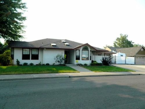 2403 Lara Ct, Medford, OR 97504-1751