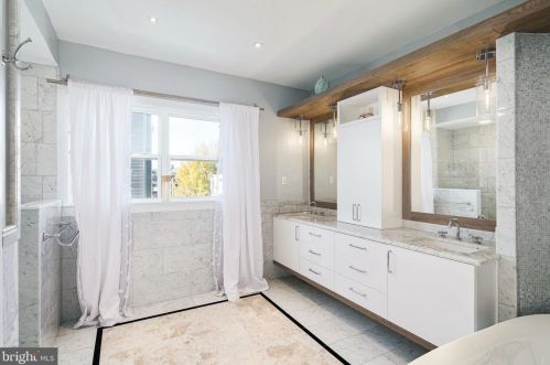 764 19 St, Philadelphia PA 19130-2001 exterior