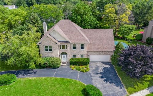 501 Oak Crest Dr, North Aurora, IL 60542-9001