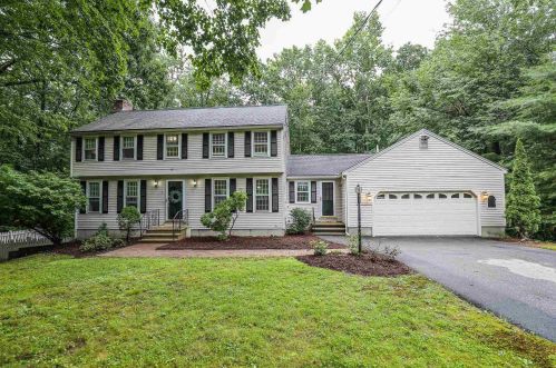 2 Brier Ln, Derry, NH 03038-4844