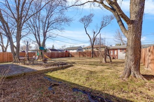 800 Larsen Ave, Streamwood, IL 60107-3119