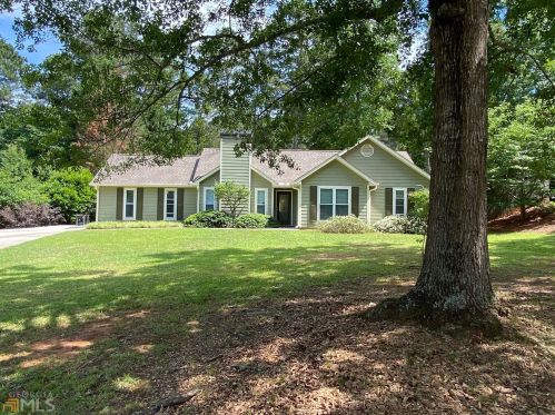 46 River Park Ct, Newnan, GA 30265-1852