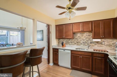 11 Heritage Ct, Trenton NJ 08628-3603 exterior