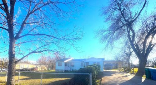 141 Jackson St, Webberville, TX 78621-3417
