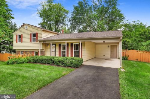 806 Mosby Hollow Dr, Herndon, VA 20170-3633