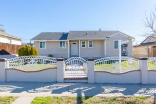 2876 Sumner Ave, Pomona, CA 91767-1946