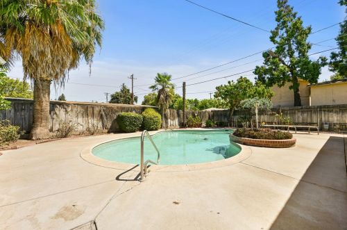 1432 Marshall St, Turlock CA 95380-4133 exterior