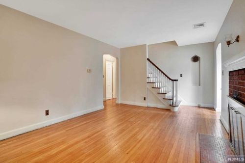 17 Oldis St, Rochelle Park, NJ 07662-3807