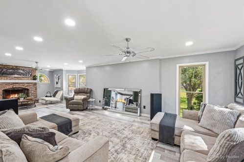 7 Crestview Dr, Oswego IL  60543-9475 exterior
