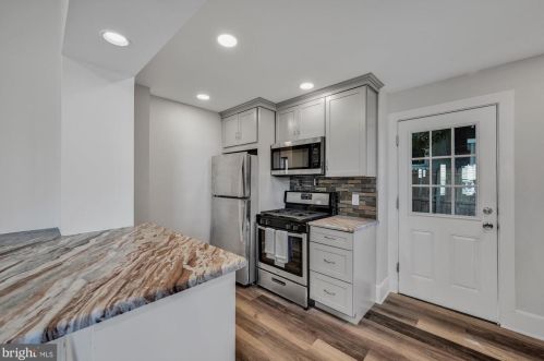 704 Walnut St, Lancaster PA  17602-2435 exterior