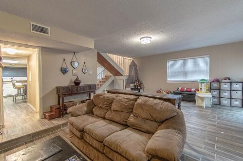 3701 Clubview Dr, Garland TX 75044-6158 exterior