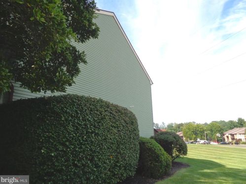 38 Topaz Ln, Trenton NJ 08690-3614 exterior