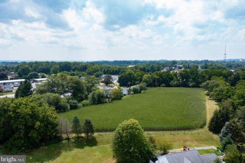 2616 Standardbred Dr, Lancaster PA  17603-4161 exterior