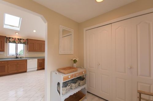 130 Canonicus St, Tiverton, RI 02878-1136