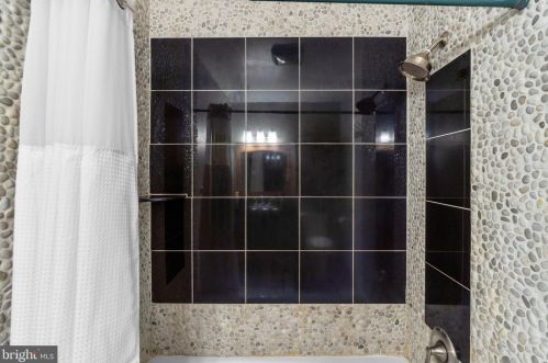 15025 Snowden Dr, Silver Spring MD 20905-5663 exterior