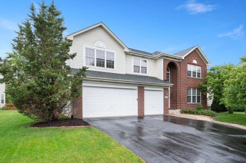 2052 Mark Cir, Lemont, IL 60490-4917