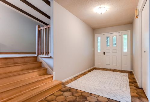 1175 Amble Dr, Saint Paul, MN 55112-5747