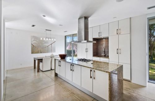 5890 Hilderbrand Dr, Atlanta GA  30328-5149 exterior