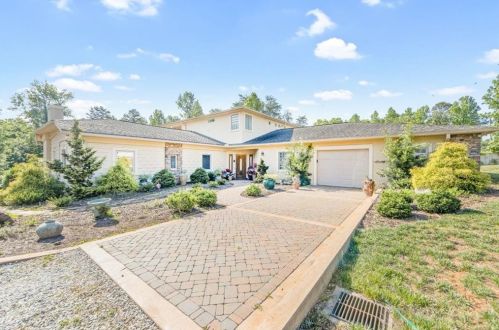4856 Newton Dr, Gainesville, GA 30506-2652