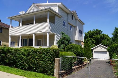 26 Harding Ct, Outwater, NJ 07026-2209