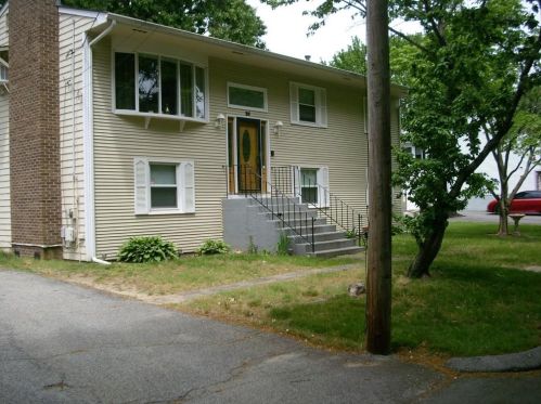 25 Sweet St, Warwick, RI 02889-8419