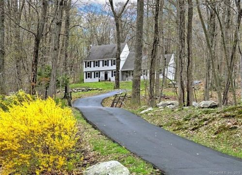 7 Wellsweep Ln, Deep River CT  06419-1384 exterior