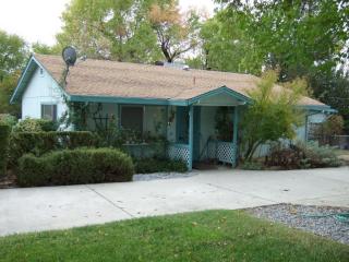 1831 Henry Ave, Redding, CA 96001-3127