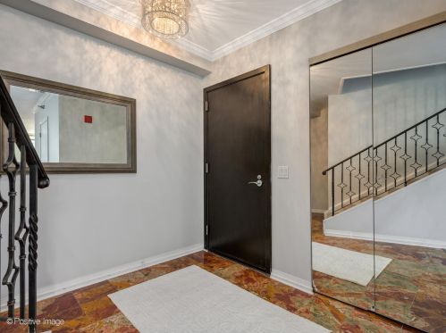 33 Ontario St, Chicago, IL 60654-7760