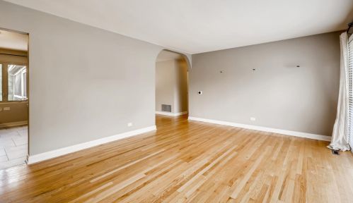 426 Robertson St, Palatine, IL 60074-5473