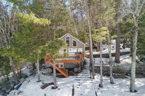 78 Shore Dr, Weare, NH 03281-4417
