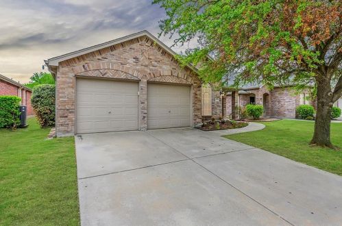 922 Swift Dr, Aubrey, TX 76227-3552