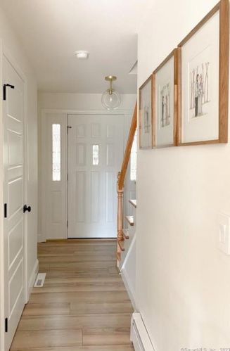 422 River St, Windsor CT  06095-1321 exterior