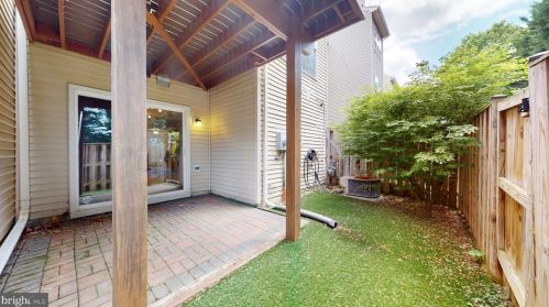 8459 Carmela Cir, Springfield VA  22153-4017 exterior