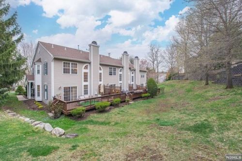 340 Vista View Dr, Mahwah, NJ 07430-2714