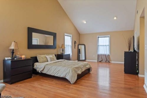 202 Demorest Ave, Avenel, NJ 07001-1247