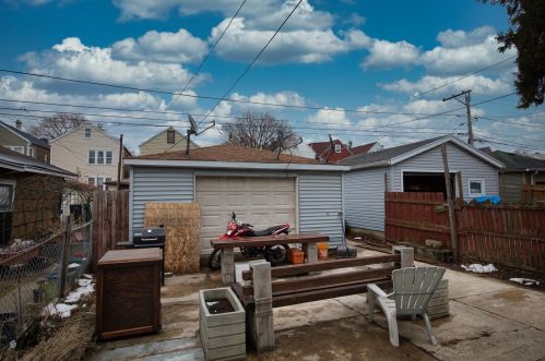 4433 Mozart St, Chicago IL  60625-3814 exterior