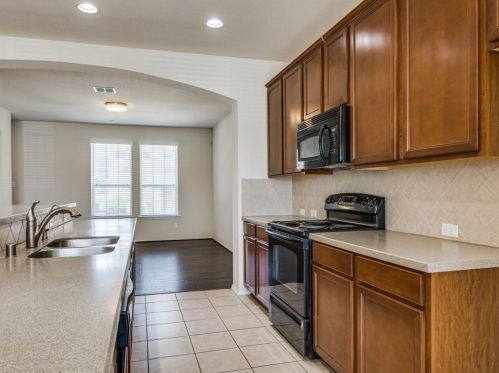 2140 Mcparland Ct, Carrollton TX 75006-2911 exterior