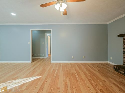 318 Davis Rd, Stockbridge GA  30281-3304 exterior