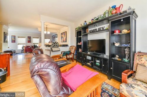 2082 Capstone Cir, Herndon, VA 20170-5907