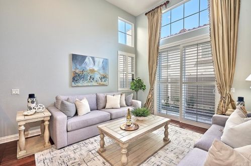 2889 Plaza Del Amo, Torrance, CA 90503-7377