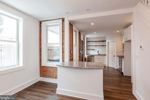 535 Strawberry St, Lancaster PA  17602-4466 exterior