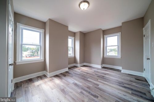 252 Pkwy Ave, Trenton NJ 08618-2749 exterior